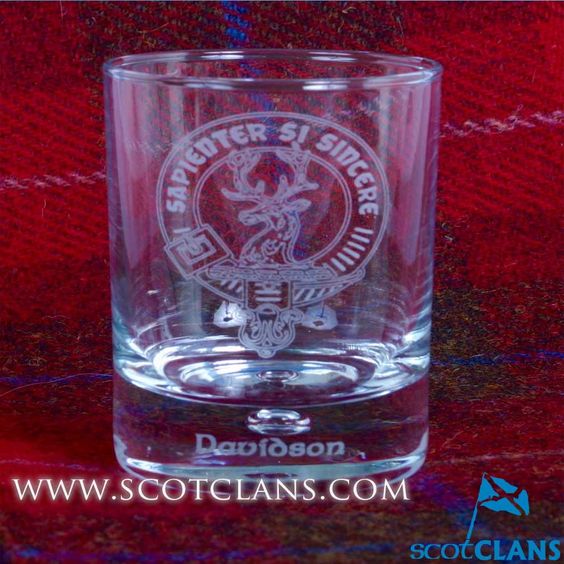 Clan Crest Whisky Glass with Davidson Crest